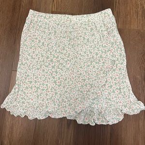 Floral mini ruffle skirt size M